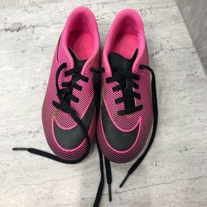 Nike Girls soccer cleats- pink